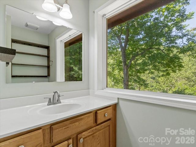 7714 State Highway 197 Highway N, Green Mountain, NC 28740