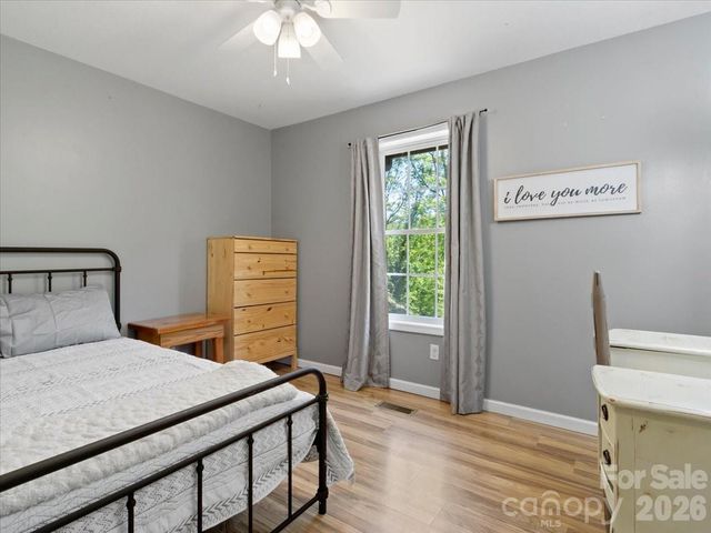 7714 State Highway 197 Highway N, Green Mountain, NC 28740