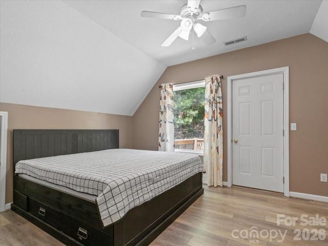 7714 State Highway 197 Highway N, Green Mountain, NC 28740