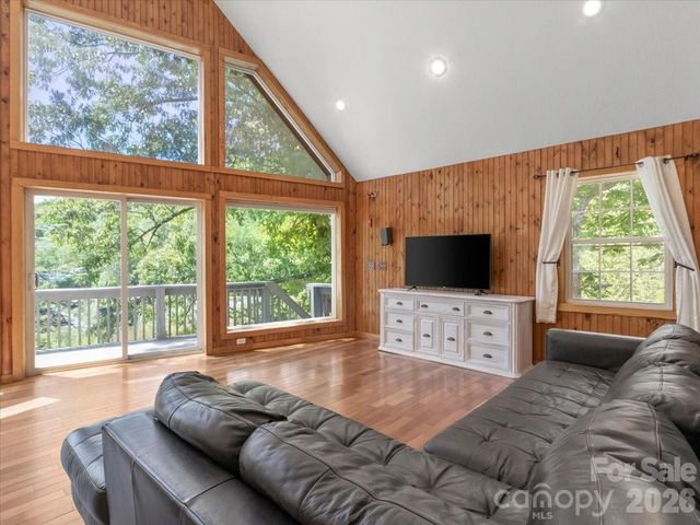 7714 State Highway 197 Highway N, Green Mountain, NC 28740