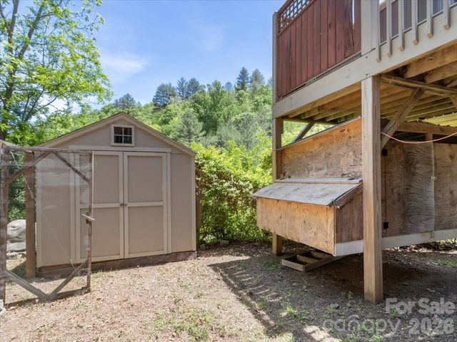 7714 State Highway 197 Highway N, Green Mountain, NC 28740