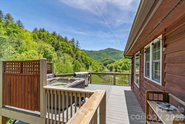 7714 State Highway 197 Highway N, Green Mountain, NC 28740