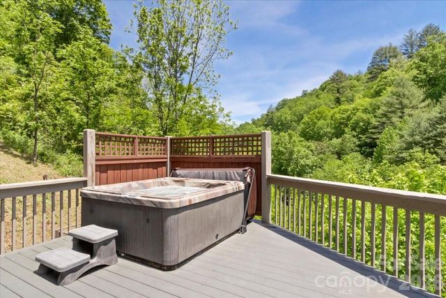 7714 State Highway 197 Highway N, Green Mountain, NC 28740