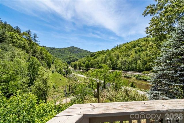 7714 State Highway 197 Highway N, Green Mountain, NC 28740