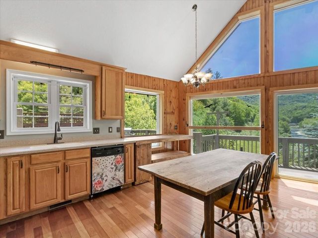 7714 State Highway 197 Highway N, Green Mountain, NC 28740