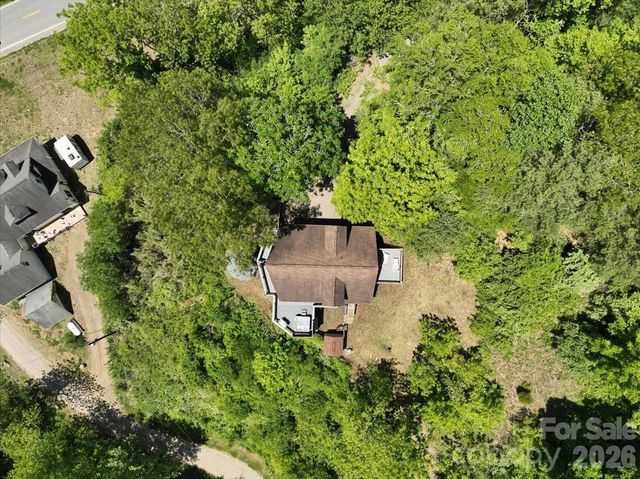 7714 State Highway 197 Highway N, Green Mountain, NC 28740