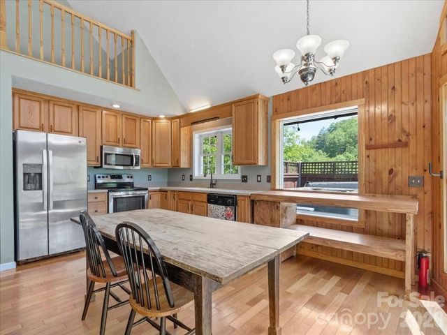7714 State Highway 197 Highway N, Green Mountain, NC 28740