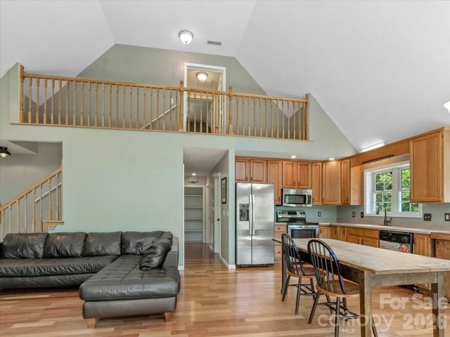 7714 State Highway 197 Highway N, Green Mountain, NC 28740