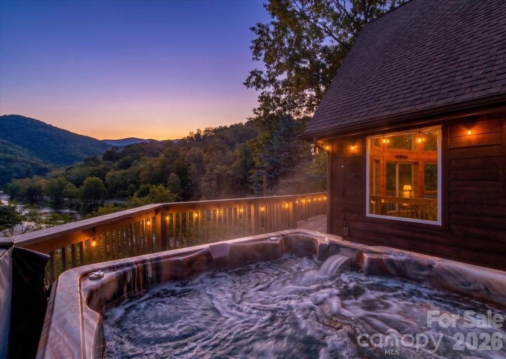 7714 State Highway 197 Highway N, Green Mountain, NC 28740