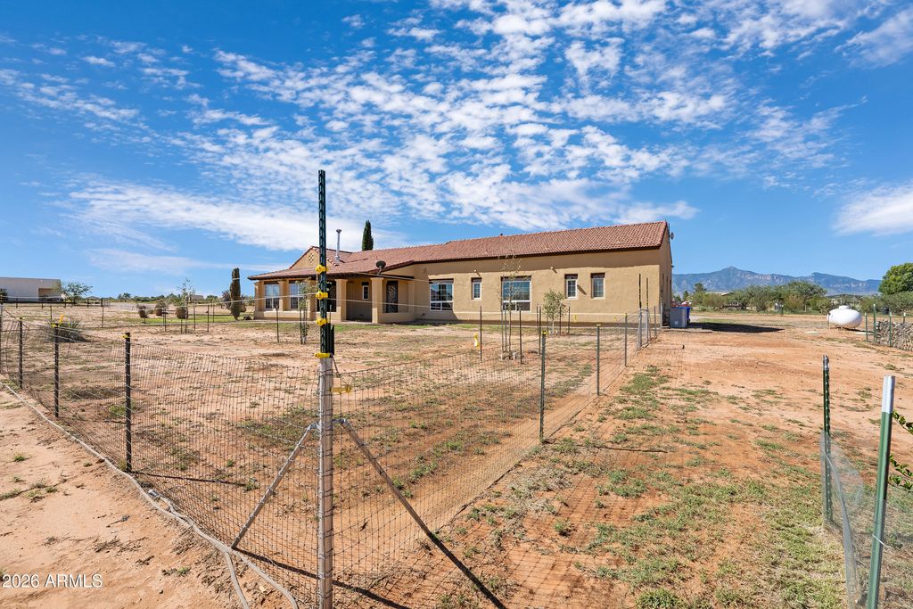 Image 36 of property listing at 10379 E BLUE SKY Vista, Hereford, AZ 85615