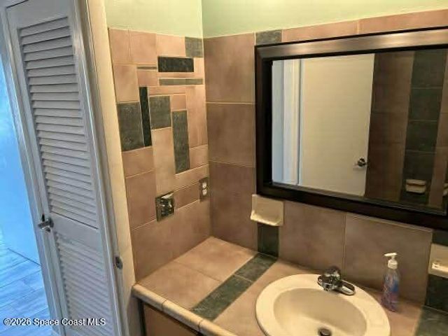 3210 Edgewood Drive NE, Palm Bay, FL 32905