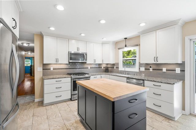 W56N850 N Meadow COURT, Cedarburg, WI 53012