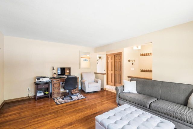 W56N850 N Meadow COURT, Cedarburg, WI 53012