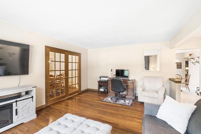 W56N850 N Meadow COURT, Cedarburg, WI 53012
