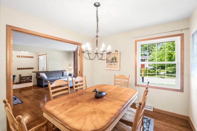 W56N850 N Meadow COURT, Cedarburg, WI 53012