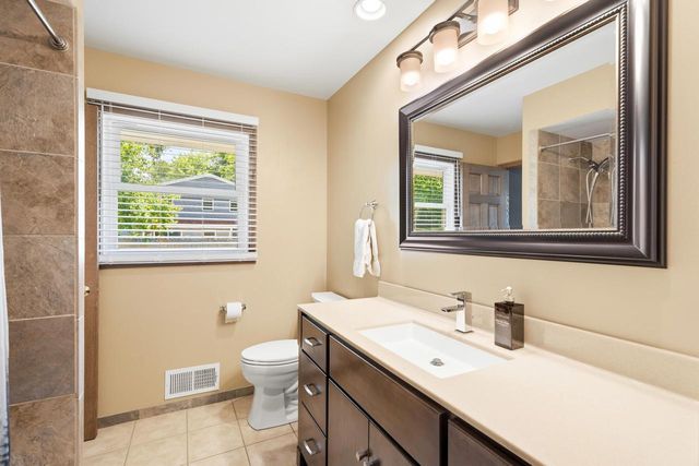 W56N850 N Meadow COURT, Cedarburg, WI 53012