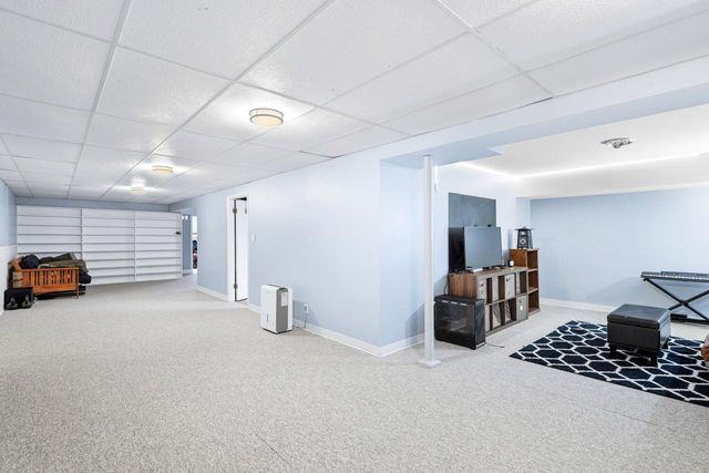 W56N850 N Meadow COURT, Cedarburg, WI 53012