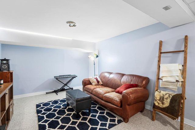 W56N850 N Meadow COURT, Cedarburg, WI 53012