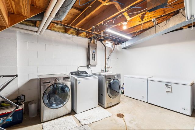 W56N850 N Meadow COURT, Cedarburg, WI 53012