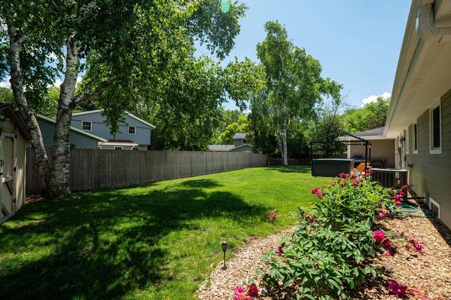 W56N850 N Meadow COURT, Cedarburg, WI 53012