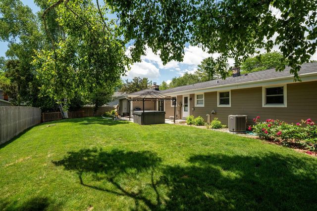 W56N850 N Meadow COURT, Cedarburg, WI 53012
