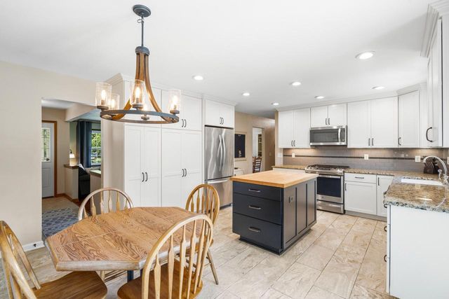 W56N850 N Meadow COURT, Cedarburg, WI 53012
