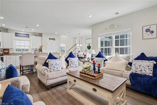 1044 Olmstead ST, Chesapeake, VA 23323