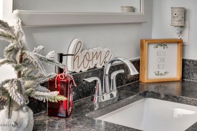 1 Dayspring Lane, Stillwater, NY 12170