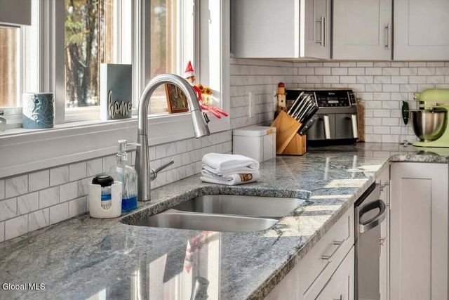 1 Dayspring Lane, Stillwater, NY 12170