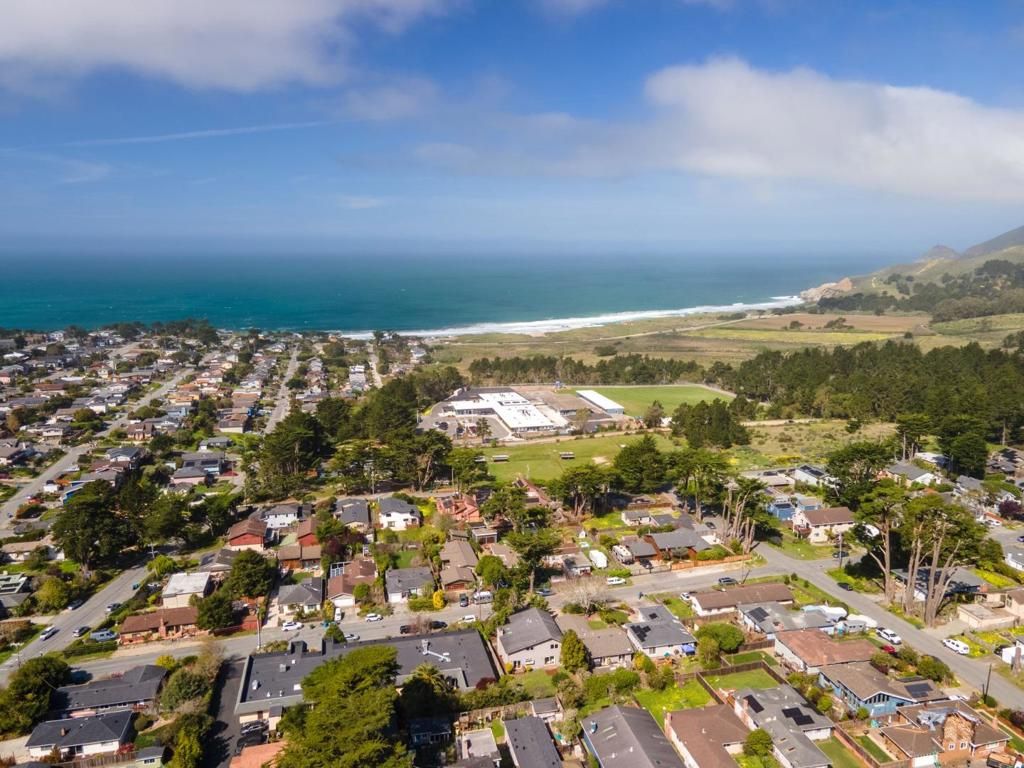 Image 31 of property listing at 1129 Acacia Street, Montara, CA 94037