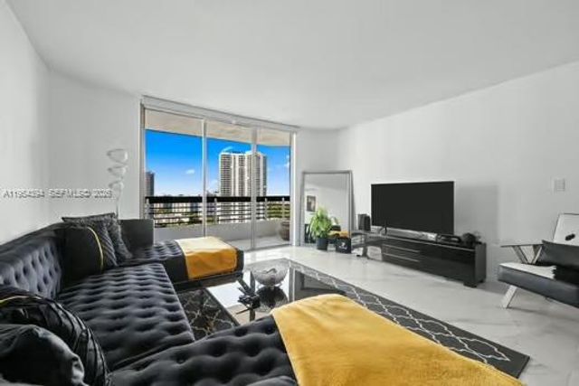 19195 NE 36th Court 2302, Aventura, FL 33180