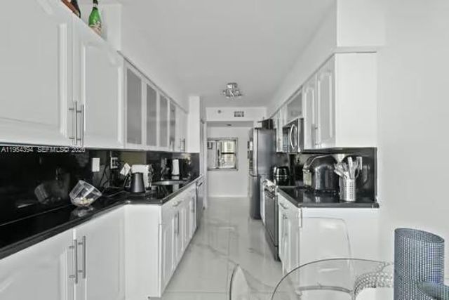 19195 NE 36th Court 2302, Aventura, FL 33180
