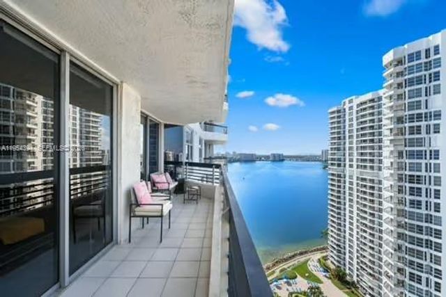 19195 NE 36th Court 2302, Aventura, FL 33180