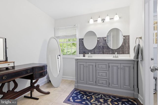 1001 EAGLE LN, Doylestown, PA 18901