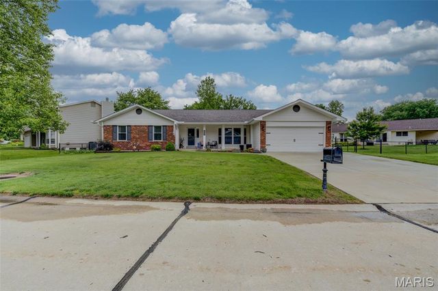 602 Settlers Circle, St Peters, MO 63376