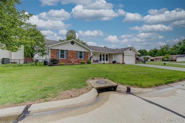 602 Settlers Circle, St Peters, MO 63376