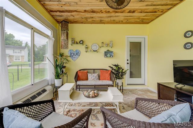 602 Settlers Circle, St Peters, MO 63376