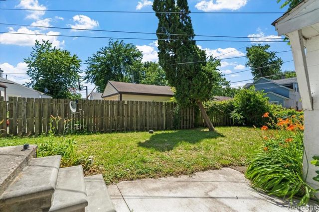 7220 Hupp Avenue, Warren, MI 48091