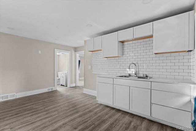 7220 Hupp Avenue, Warren, MI 48091
