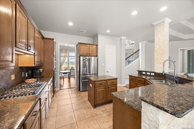 8718 Timberland Trl, Fair Oaks Ranch, TX 78015