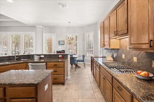 8718 Timberland Trl, Fair Oaks Ranch, TX 78015