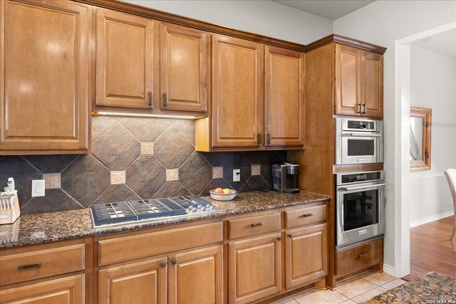 8718 Timberland Trl, Fair Oaks Ranch, TX 78015