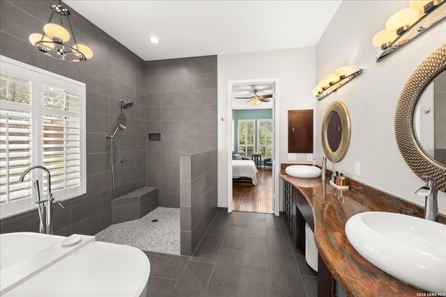 8718 Timberland Trl, Fair Oaks Ranch, TX 78015