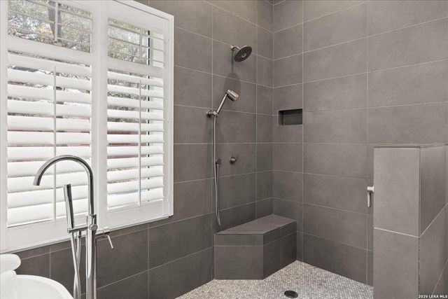 8718 Timberland Trl, Fair Oaks Ranch, TX 78015