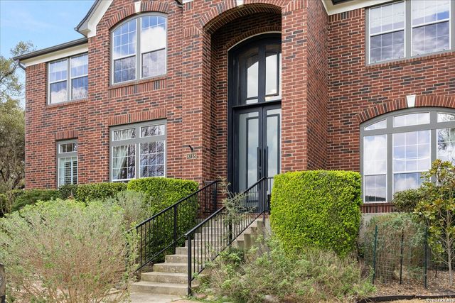 8718 Timberland Trl, Fair Oaks Ranch, TX 78015