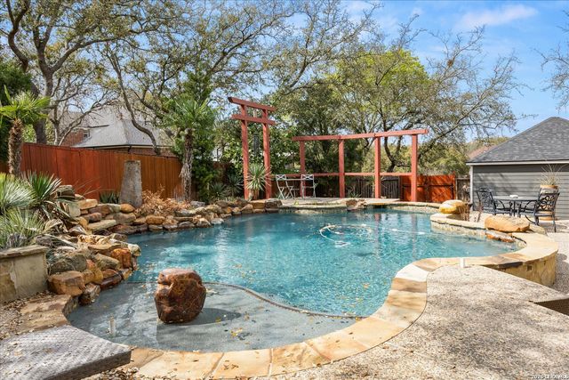 8718 Timberland Trl, Fair Oaks Ranch, TX 78015