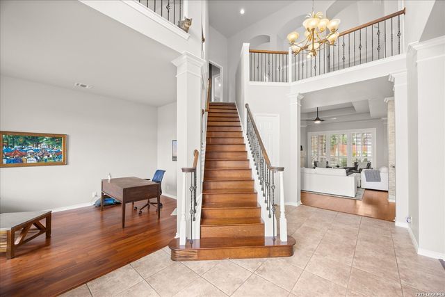 8718 Timberland Trl, Fair Oaks Ranch, TX 78015