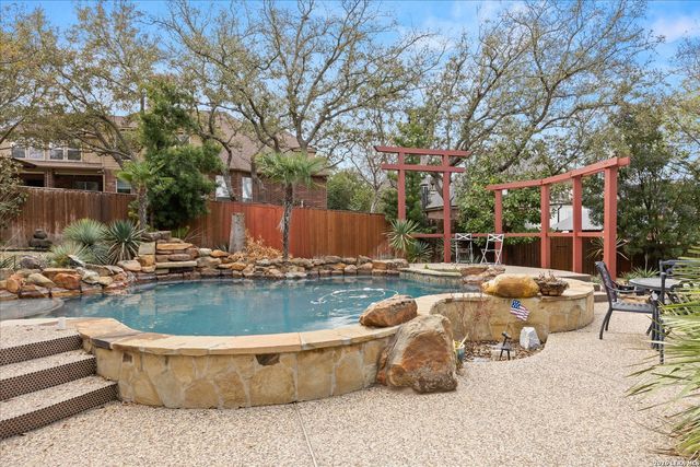 8718 Timberland Trl, Fair Oaks Ranch, TX 78015