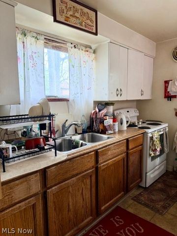 1150 Saxe Avenue, Cuyahoga Falls, OH 44221