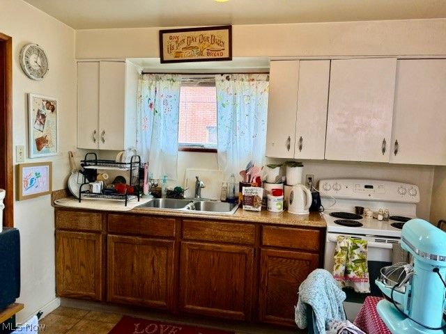 1150 Saxe Avenue, Cuyahoga Falls, OH 44221